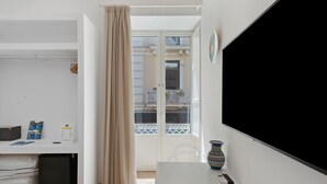 Interior - Sorrentina Guest House – Junior Suite 1 with Balcony and Wi-Fi (Sorrento)