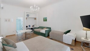 Room - Sorrentina Guest House – Quadruple Room with Balcony and Wi-Fi (Sorrento)
