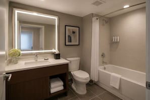 Hair dryer, bidet, towels, soap - Relaxing 2BR City Escape Near Entertainment & Transit! (Toronto)