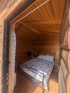 Cabin, Balcony | WiFi (free), bed sheets - Jale Escape Glamping (Vuno)