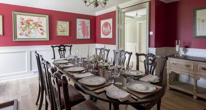 Sunderland Farmhouse - Sleeping 8 Guests in 4 Bedrooms, Dog Friendly