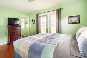Travel crib, WiFi, bed sheets