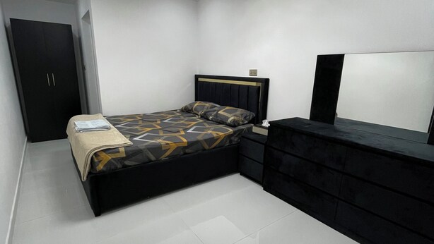 Quarto standard, 1 cama Queen, banheiro privativo | Ferros/tábuas de passar roupa, Wi-Fi de cortesia