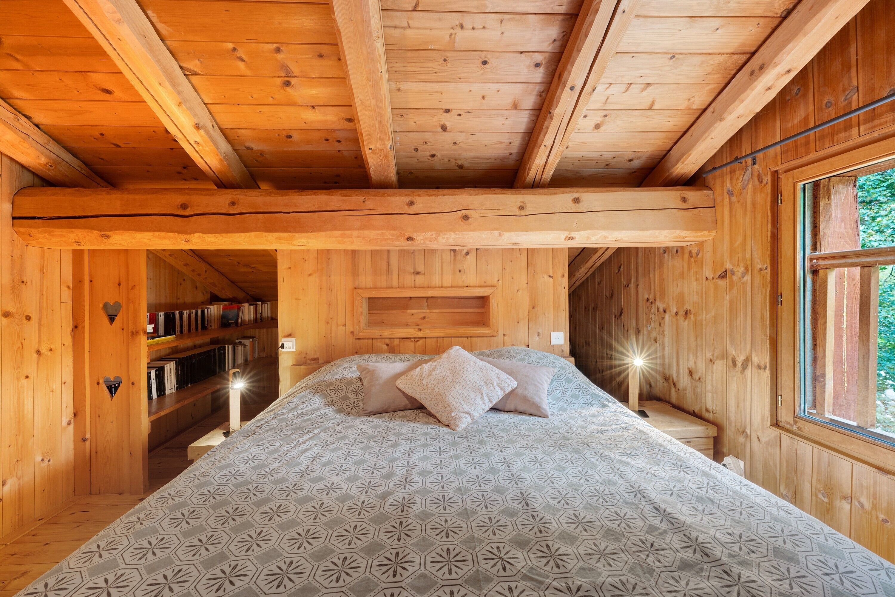 4 bedrooms, iron/ironing board, WiFi