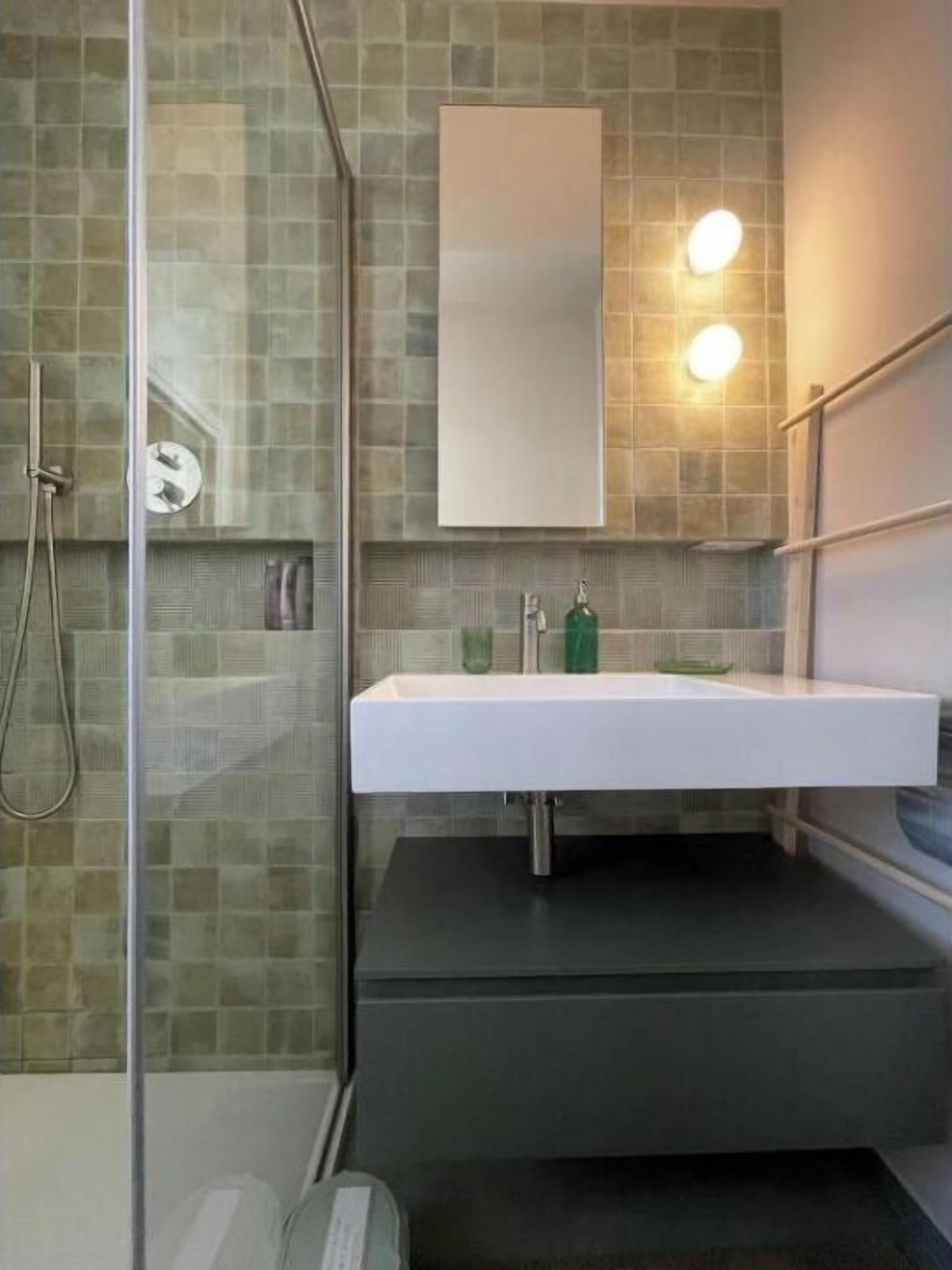 Doccia, asciugacapelli, bidet, asciugamani