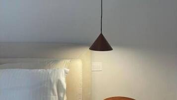 2 slaapkamers, een bureau, een strijkplank/strijkijzer, gratis wifi