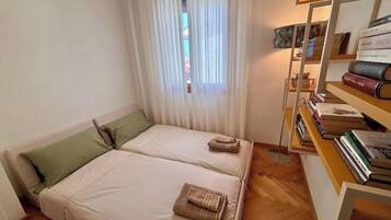 2 bedrooms, desk, iron/ironing board, WiFi (free)