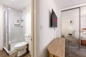 Unclassified image, 5 of 59, button - Luxury 4 Bedroom Home, Sleeps 10, Garden, Free Parking, Hornchurch, Near London (Hornchurch)