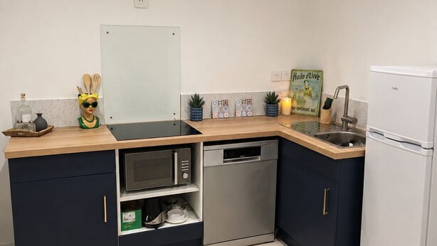 Private kitchen - Charming house in the heart of the village with 3 private suites (Cintegabelle)