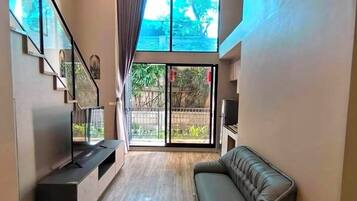 Alloggio Luxury su due livelli | Area soggiorno | Monitor per computer, stampante