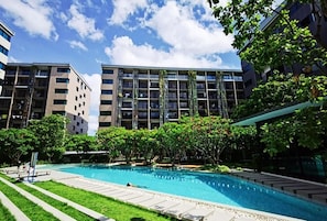 12 outdoor pools