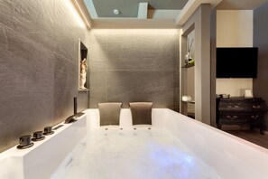 Een douche, een haardroger, handdoeken