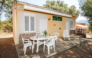 A small, single-story building with a patio area. - 1 bedroom amazing home in CALCATOGGIO (CALCATOGGIO)