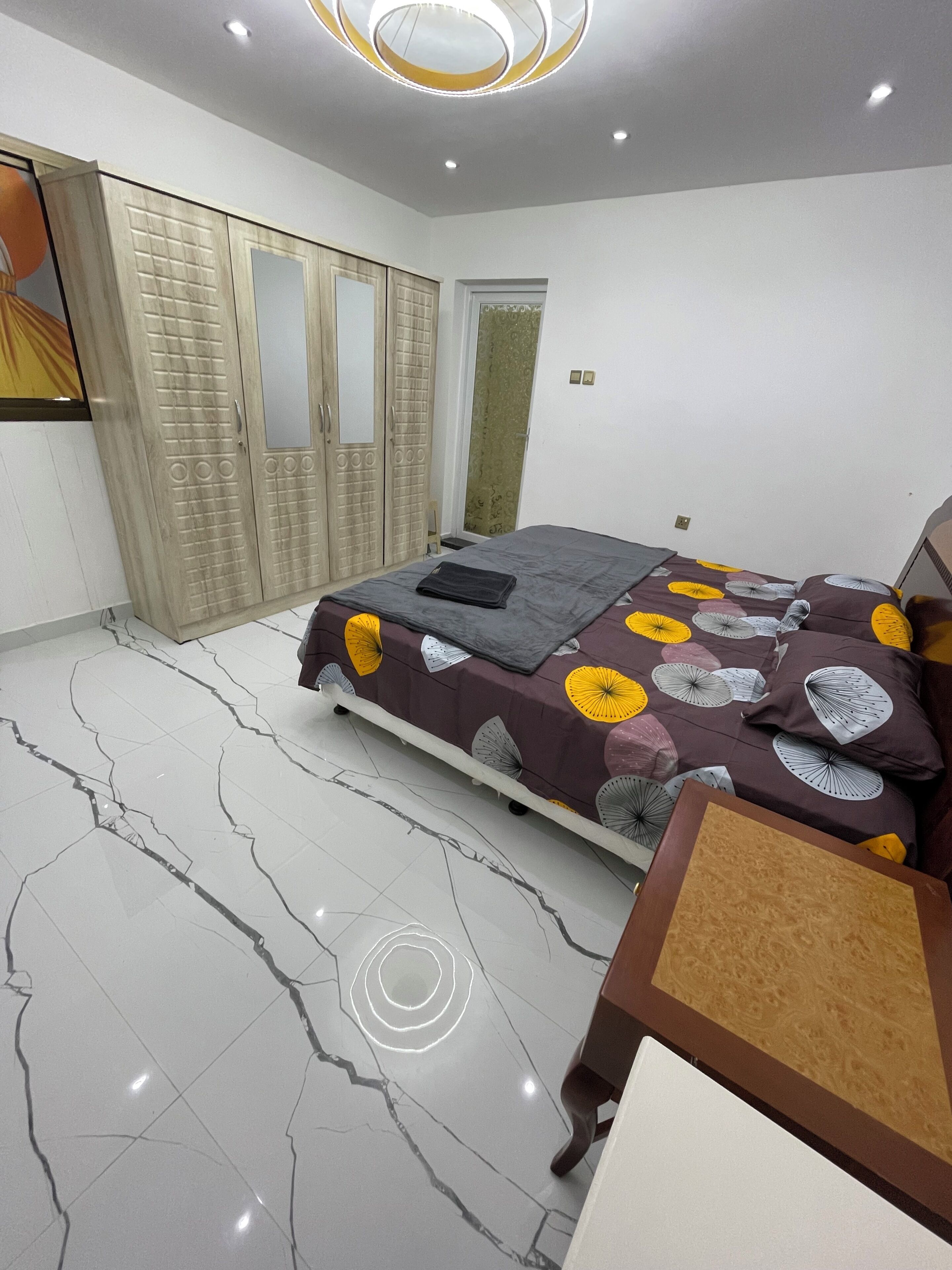 Habitación estándar, 1 cama Queen size, baño privado | Tabla de planchar con plancha y wifi gratis 