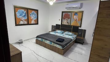 Standard Room, 1 Queen Bed, Private Bathroom