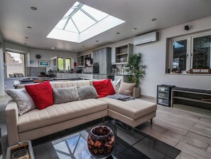 Living area - The Annexe (Shipley)
