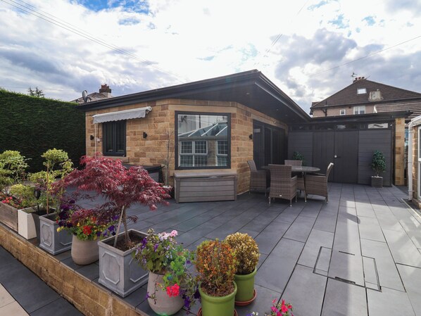 Outdoor dining - The Annexe (Shipley)
