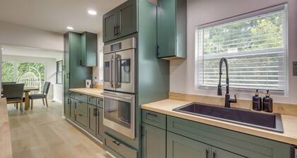 6 Mi to Dtwn! Jacksonville Gem w/ Outdoor Oasis