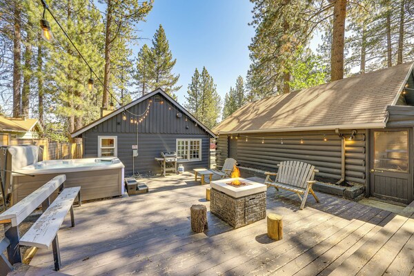 Walk To Slopes & Lake! Modern Log Cabin W/ Hot Tub - Big Bear Lake, CA