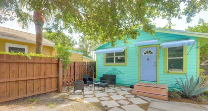 Walkable Dtwn Spot! Bright Bungalow Near Beach