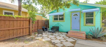 Walkable Dtwn Spot! Bright Bungalow Near Beach