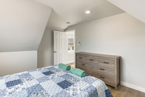 Walk to Beach & Boardwalk! Seaside Heights Apt