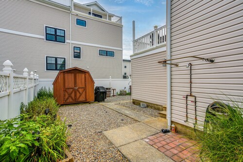 1 1/2 Blocks to Beach! Close to A/c, Casinos