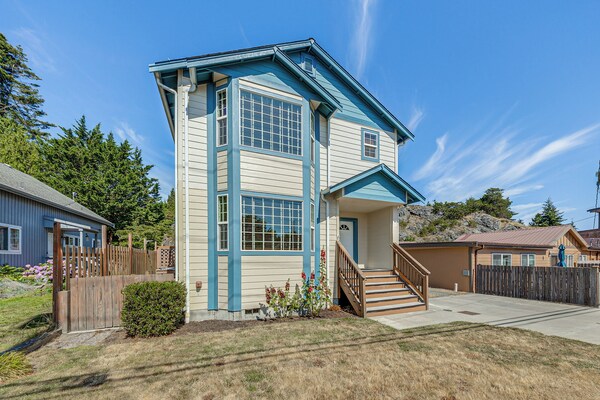Walk To Town! Charming La Conner Home - La Conner, WA