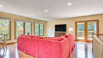 House (5 Bedrooms) | Interior