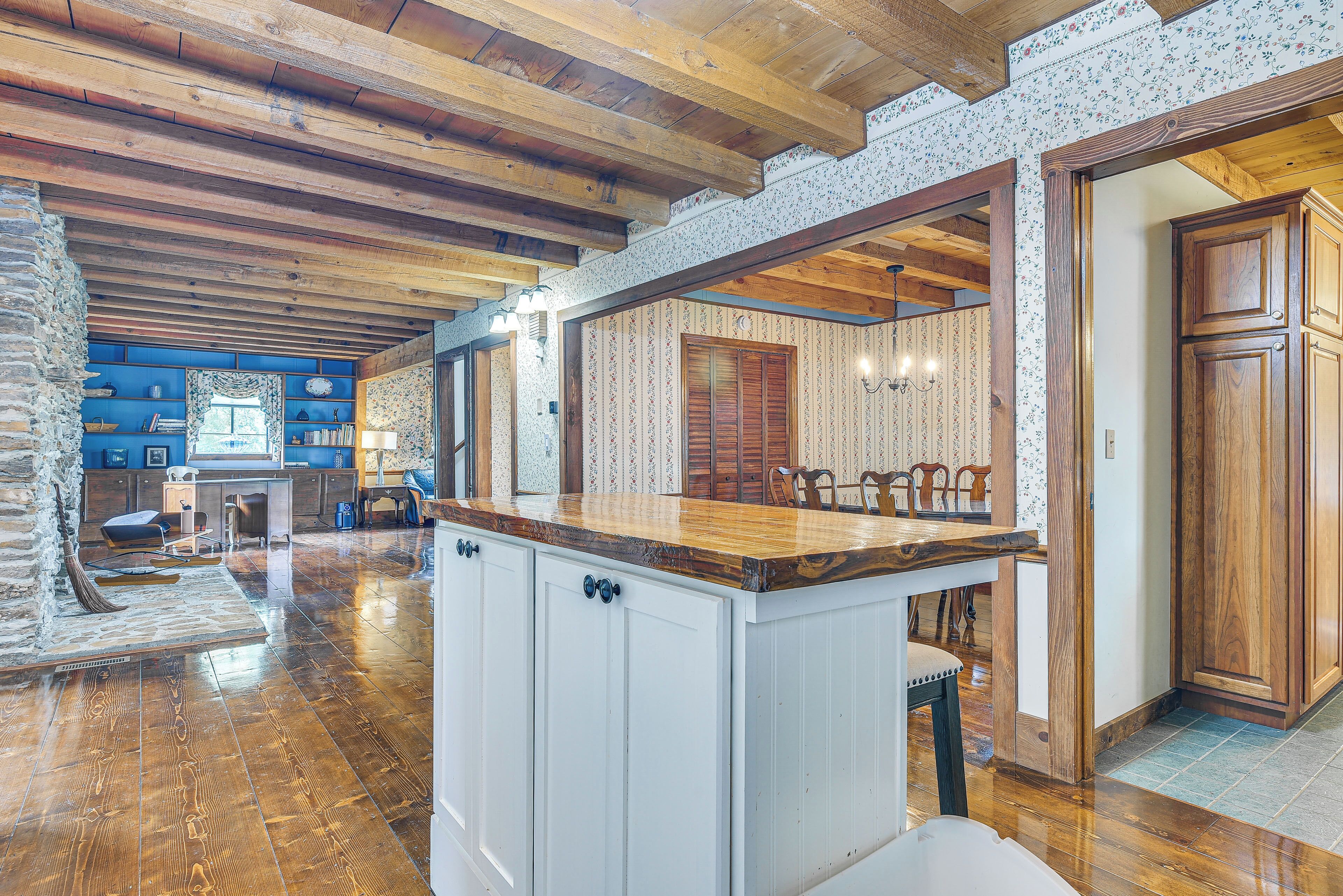 House (5 Bedrooms) | Interior
