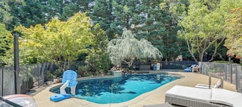 Spacious Home w/ Private Pool, Mins to Folsom Lake