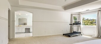 Spacious Home w/ Private Pool, Mins to Folsom Lake