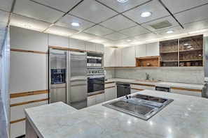 Apartment (2 Bedrooms) | Interior - Walk to Pawtucket Country Club! Sleek Condo (Seekonk)