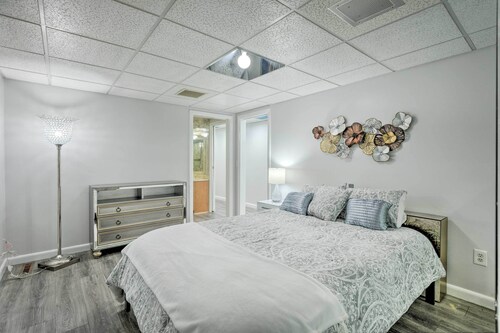 Walk to Pawtucket Country Club! Sleek Condo