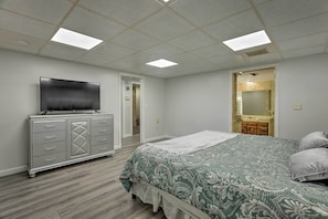 Apartment (2 Bedrooms) | Interior - Walk to Pawtucket Country Club! Sleek Condo (Seekonk)