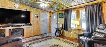 On Deer Point Lake! Home w/ Private Dock & Hot Tub