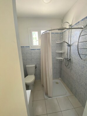 Bathroom - Vrbo Property (Agde)