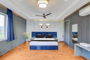 House - Deluxe King Clubhouse Vytilla Kochi (Kanayannur)