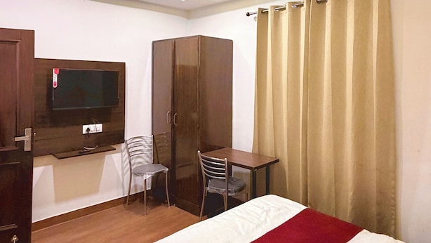 Doppia Deluxe, vista città | Biancheria da letto di alta qualità, una scrivania, postazione laptop