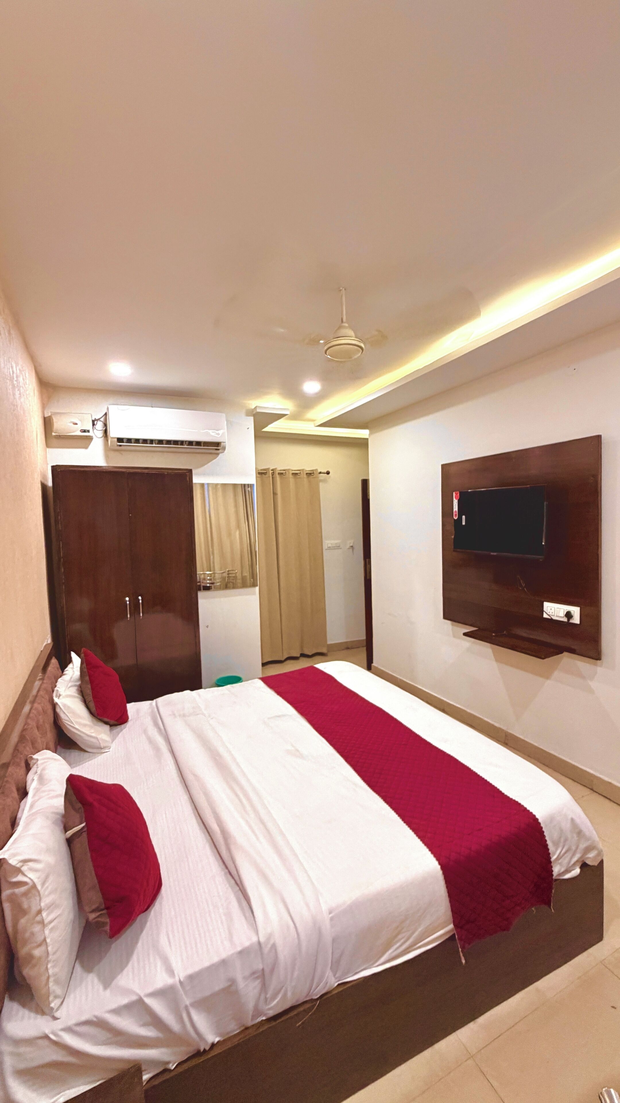 Deluxe Double Room, City View | Desk, laptop workspace, free WiFi
