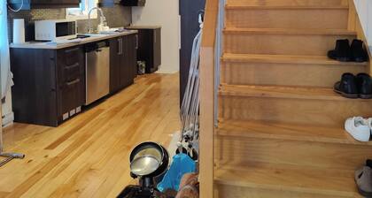 Cozy 3 levels townhouse in a vibrant Mercier Hochelega