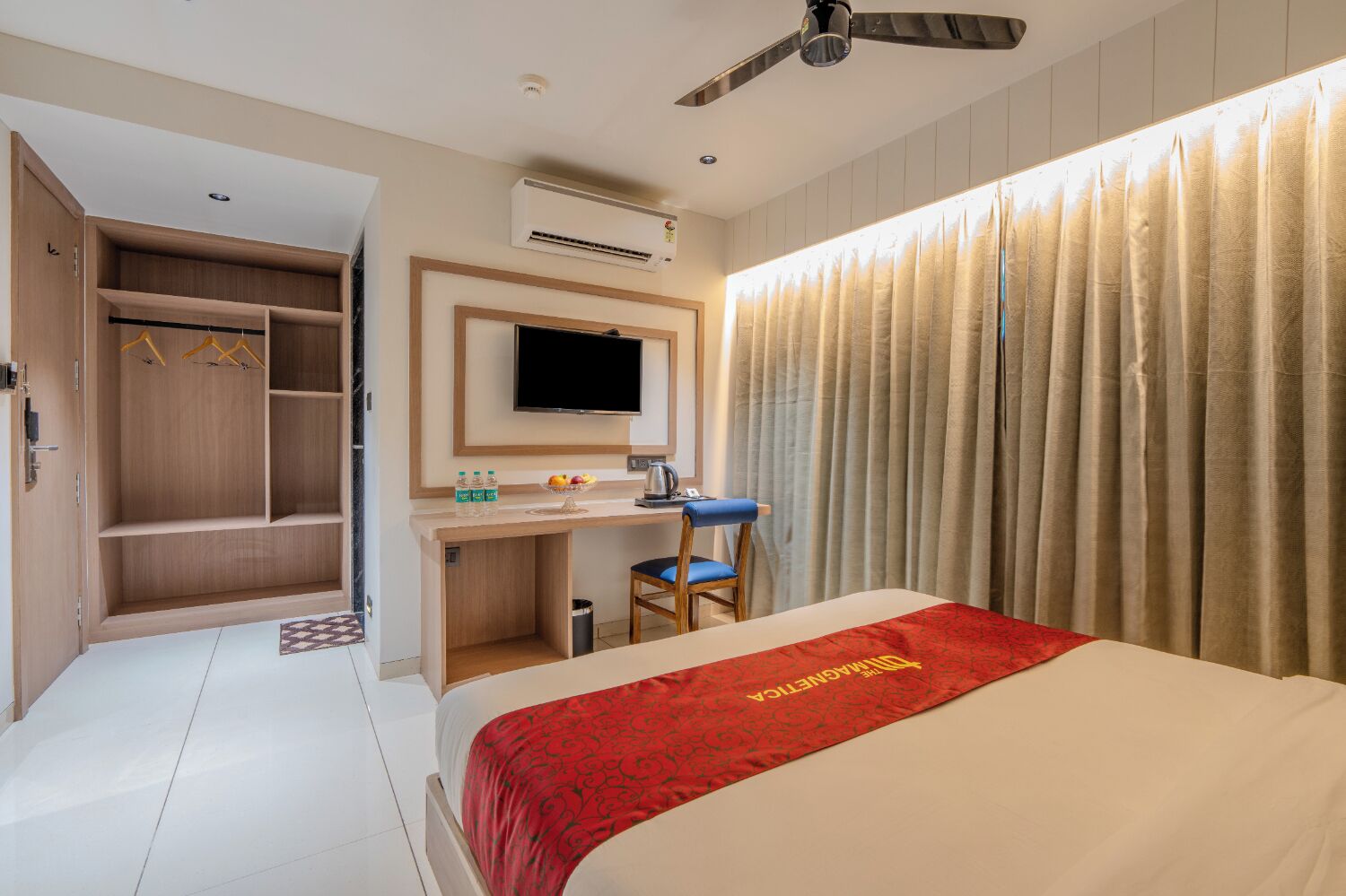 Quarto premium | Escrivaninha