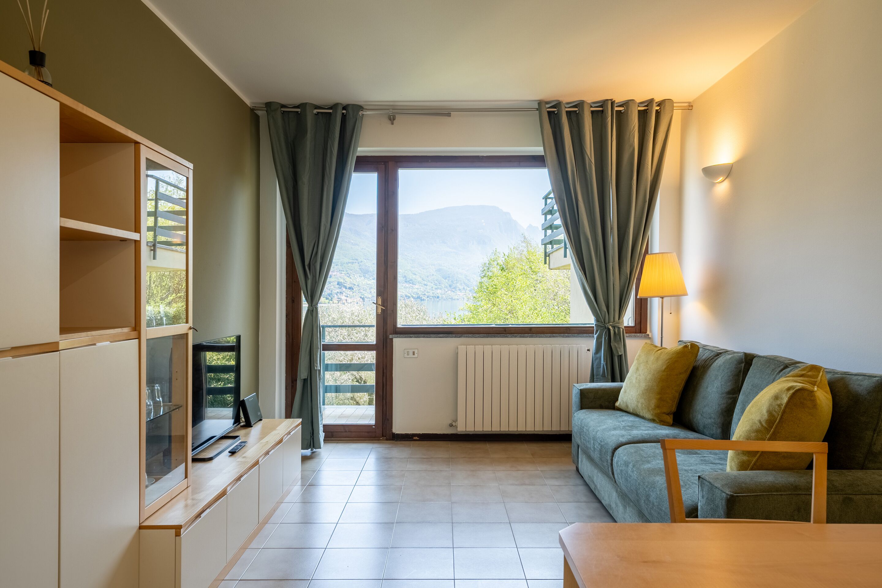 Appartement, 1 chambre, balcon, vue lac | Coin séjour