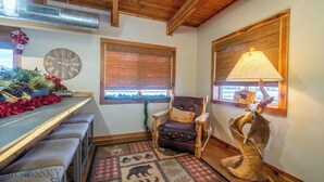 Interior - 2-bedroom guest house on 5 acre property in Paradise Valley (Livingston)