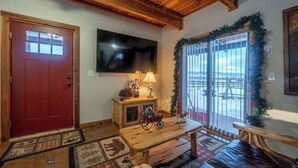 Living area - 2-bedroom guest house on 5 acre property in Paradise Valley (Livingston)