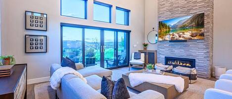 TV, fireplace