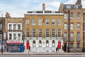 Exterior - Amazing Huge 5 Bed / 10 Sleeper in London Zone 2. (London)
