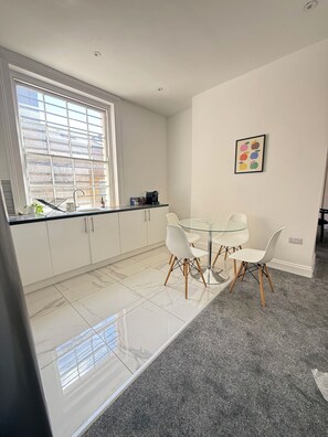 Dining - Amazing Huge 5 Bed / 10 Sleeper in London Zone 2. (London)