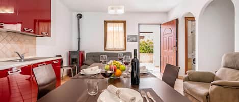 Family Apartment, 3 Bedrooms, 2 Bathrooms (Budoni Beach Homes) | Dining