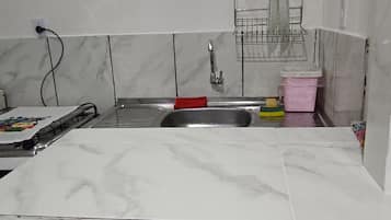 Microwave, oven, stovetop, cookware/dishes/utensils